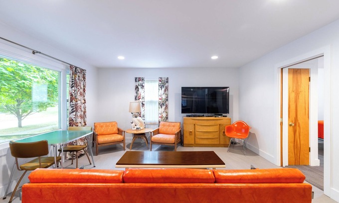 Marshall House | Modern Historic Home - Two Blocks to Downtown