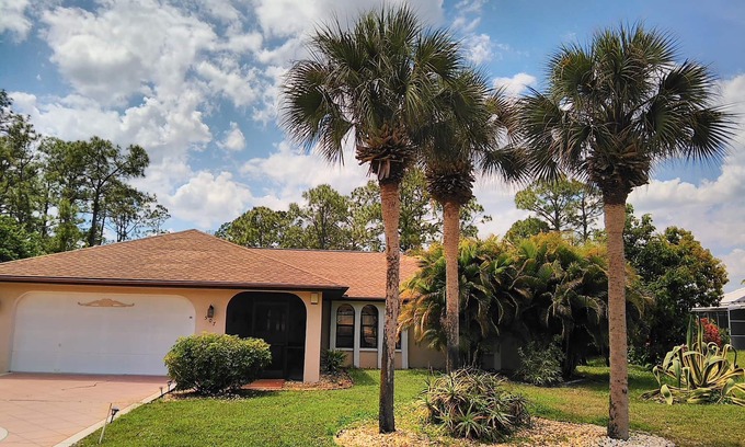 Joel House | Modern holiday home in a quiet location with lots of privacy.