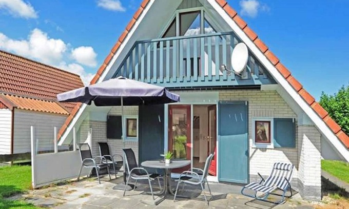 Anjum House | Modern Holiday home at a typical dutch canal, close to the Lauwersmeer