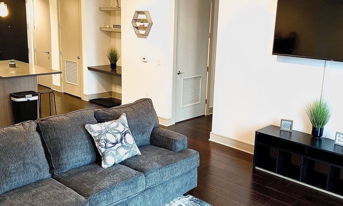 Glendale Apartment | Modern Hollywood Hideaway - Steps from Walk of Fame!