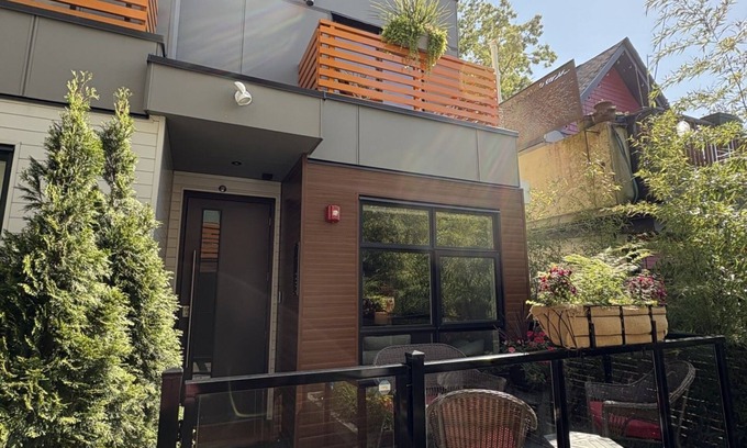 Grandview-Woodland House | Modern home 2 blocks from "the Drive", one of the coolest streets in the world!