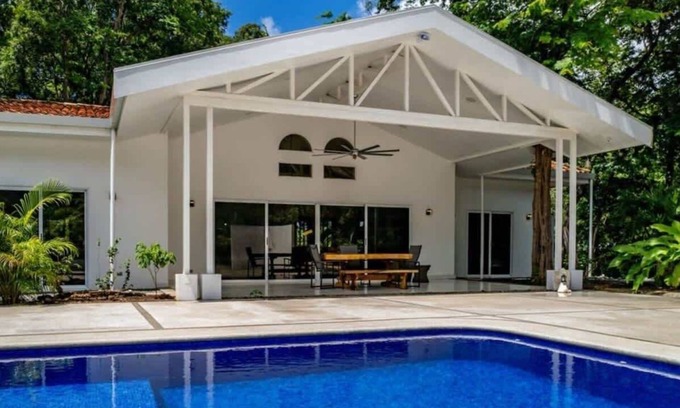 Brasilito House | Modern Home and Guesthouse in a Peaceful Gated Community with a Private Swimming