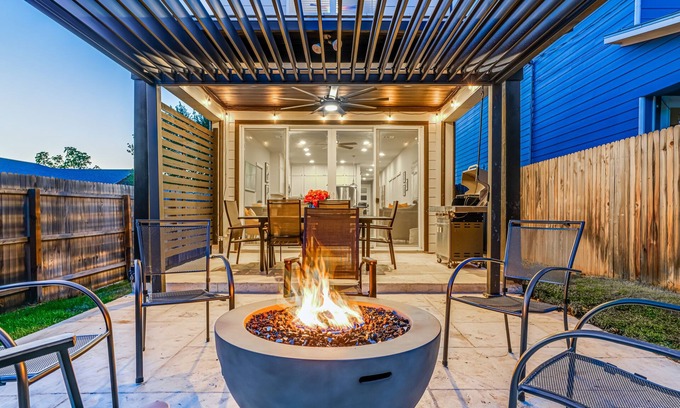Mahncke Park House | Modern home with an enclosed yard, grill, firepit, full kitchen, & W/D - dogs ok