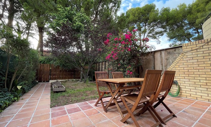 Godella House | MODERN HOUSE, GARDEN AND POOL, IDEAL FOR FAMILIES