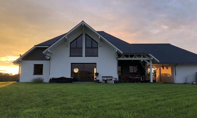 Angous House | Modern house in the countryside between sea and mountains