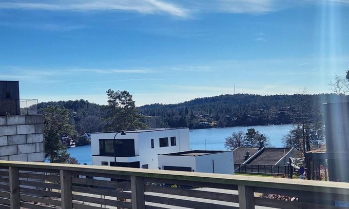 Lillesand Apartment | Modern leilighet med fin utsikt fra terrassen