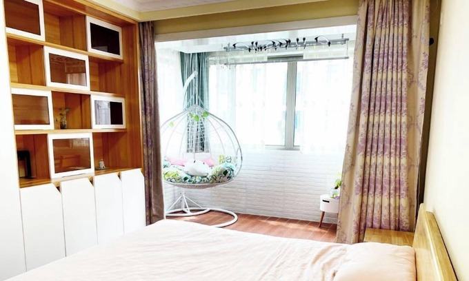 Hongqiao Apartment | Modern Luxury Apartment, Smart Features!