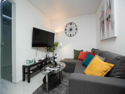 Velika Gorica Apartment | Modern & Luxury APT Zagreb Airport W free WiFi - One Bedroom Apartment