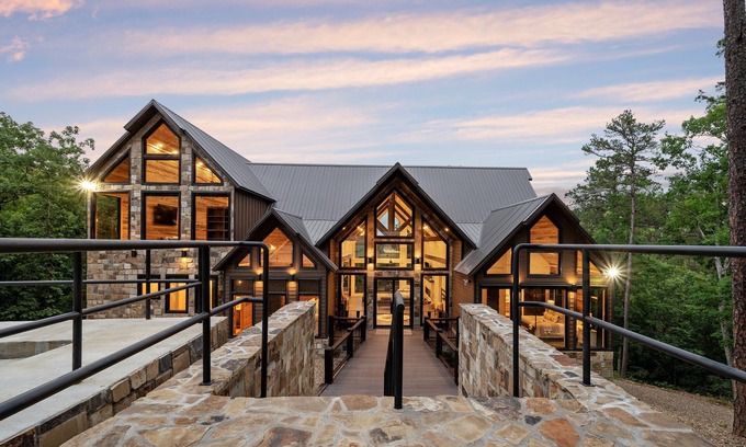 Broken Bow Cabin | Modern Moose Lodge-Ultra-Luxury Cabin w/ALL the Amenities! Sleeps 20