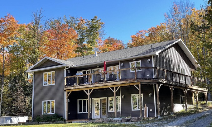 Haliburton House | Modern Mountain House in the Heart of Haliburton, Mins to Lake