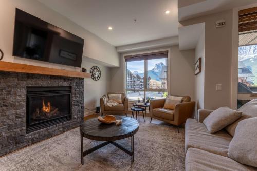 Canmore Apartment | Modern Mountain Oasis Top floor 2 level 2bd