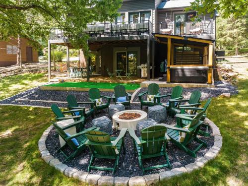 Massanutten House | Modern Peaks Hot Tub Sauna GameTheatre Room