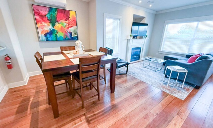 Lair Hill Condo | Modern Portland Condo | Near Zupan’s, OHSU, River Trails, Dining & Skyline Views