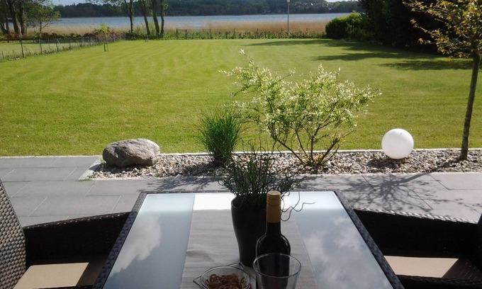 Ponitz am See Apartment | Modern, relaxing vacation apartment (2 pers) directly on the lake, sub board + bicycles
