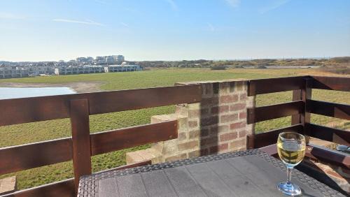 Mariakerke Apartment | Modern renovated duplex with unique and calming view T33
