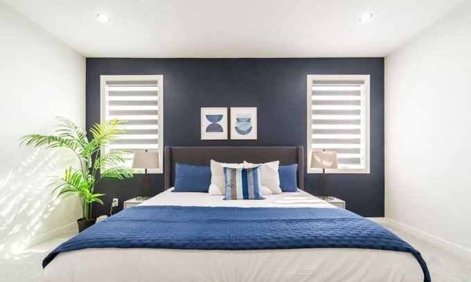 Jasper Place House | Modern Retreat AirCon Backyard Near DT and WEM