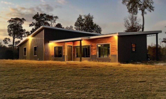 Bauxite Cabin | Modern Retreat with Stunning Views - 25 Mi to Little Rock!