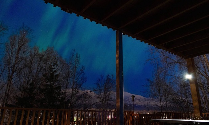 Northeast Anchorage Condo | Modern-Retro Jazzy Alaskan Casa, Enormous Deck
