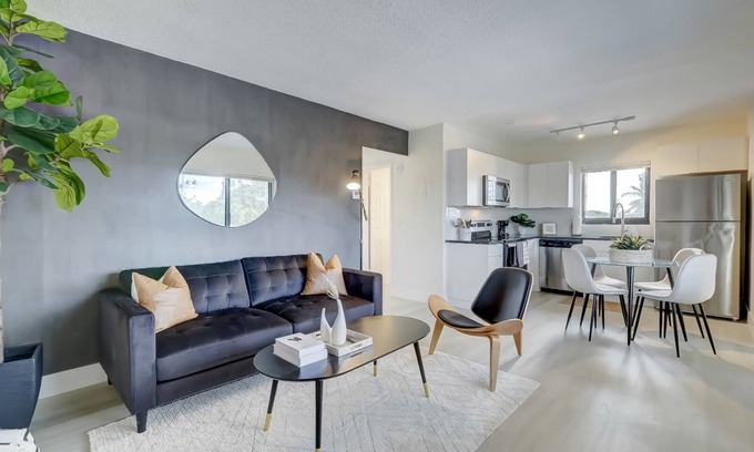 Coral Ridge Isles Apartment | Modern & Rlx space for 6 ppl