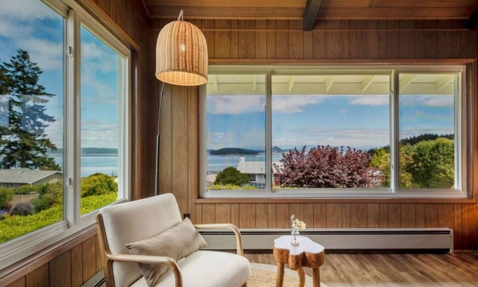 Oak Harbor Apartment | Modern Rustic 2B2B with Ocean&Mountain Views &BBQ