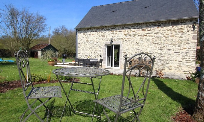 Le Vast Cottage | Modern sanctuary with garden and full amenities