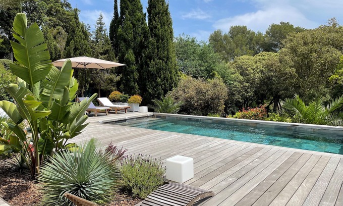 Cap Benat Villa | Modern seaside villa with swimming pool in private estate Gaou Bénat
