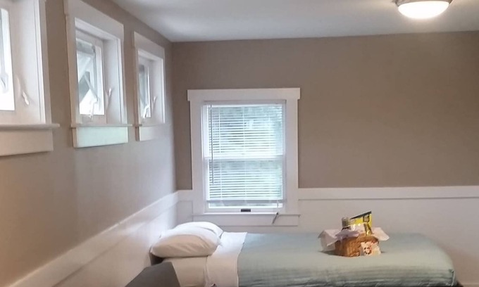 Linwood Apartment | Modern Space in Desirable Linwood