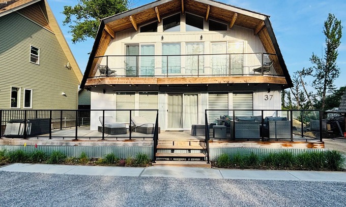 Sylvan Lake Cottage | Modern Spacious Cottage at the Lake - Sleeps 12/4br/4ba