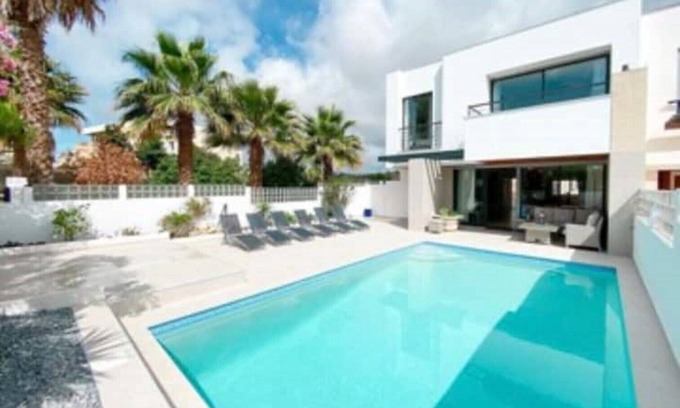 Lagos Villa | Modern, spacious Villa with private pool, quiet location, close to all amenities