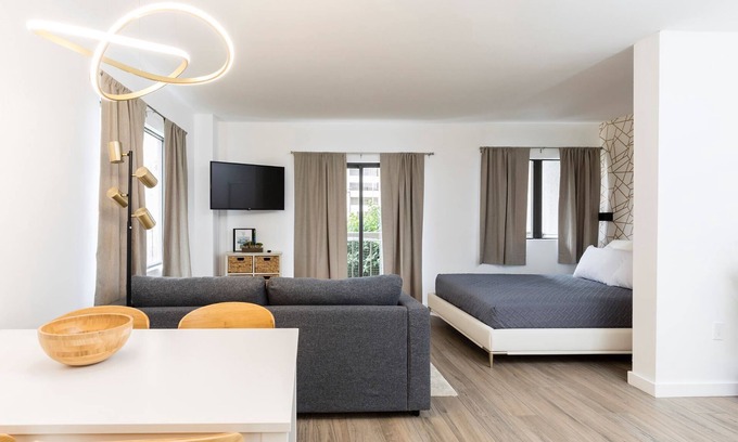 Southwest Orlando Apartment | Modern Studio on I-Drive - pool + parking included
