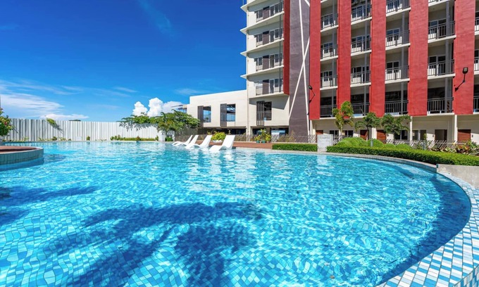 Lapu-Lapu Condo | Modern Studio Poolside Balcony Near Mactan Airport
