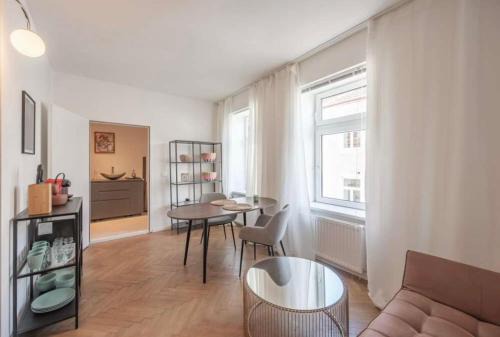 Rudolfsheim-Funfhaus Apartment | Modern, Stylisch & Zentral
