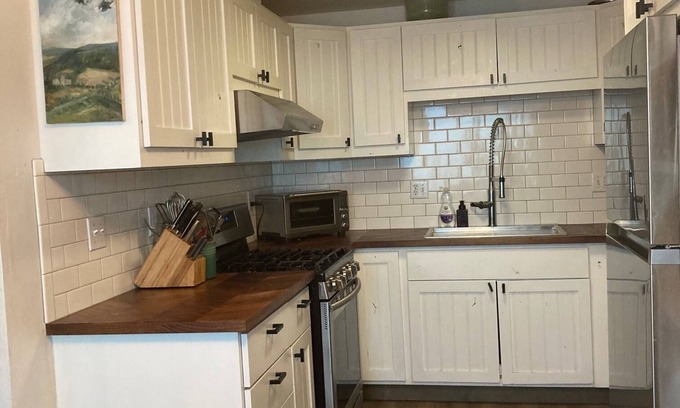 Jackson Condo | Modern Townhome close to town, pet/family friendly
