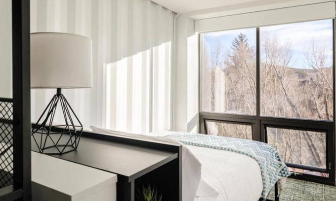 Silverthorne Hotel | Modern Urban Escape – 2x Boutique Units for Groups | Walk to Top Attractions