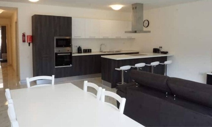 Ta' Giorni Apartment | Modern Valley View Apartment