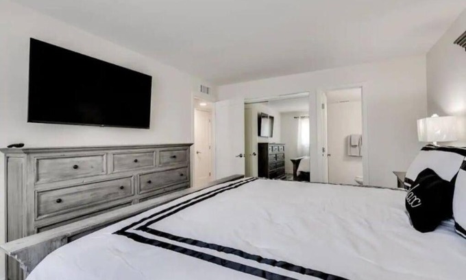 Litchfield Park Villa | Modern Villa in Old Litchfield