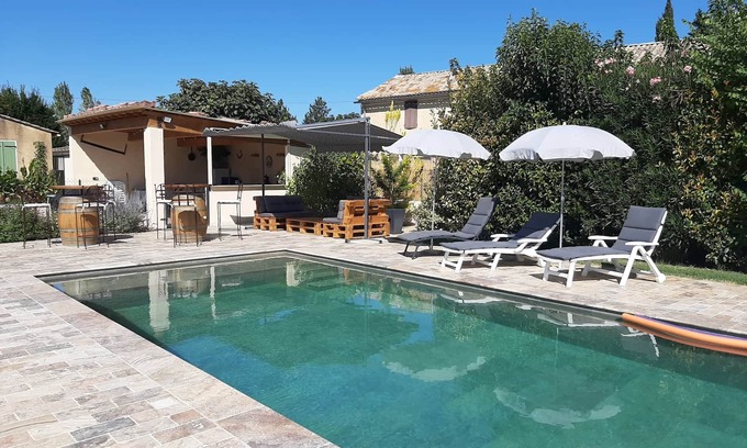 Caderousse Villa | Modern villa in the tranquility of the countryside