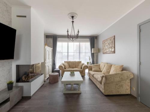 Westende Villa | Modern Villa w Private Yard