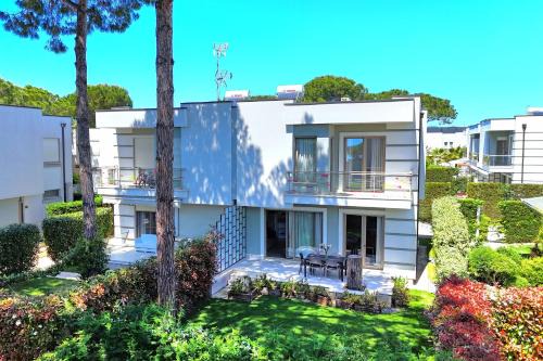 Ishem Villa | Modern Villas at Perla Resort