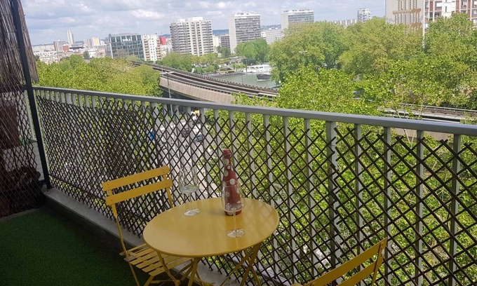 Clichy Apartment | Moderne 3 Pièces vue sur Seine