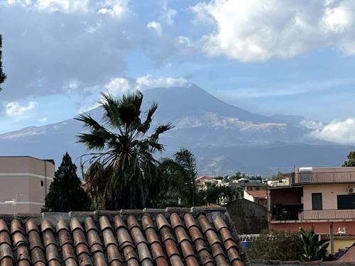 Gravina di Catania House | Modica house with a view of Etna