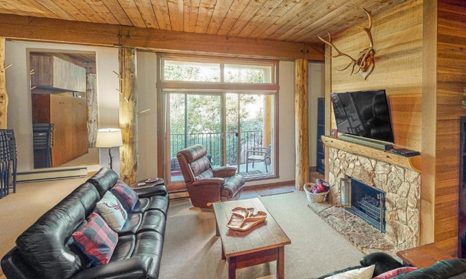 Big White Ski Resort Apartment | Moguls 814
