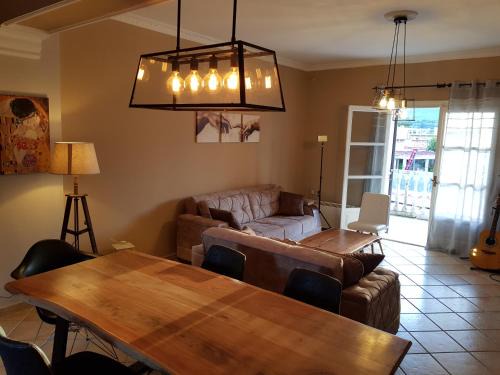 Alikanas Apartment | Mojo modern apartment 2