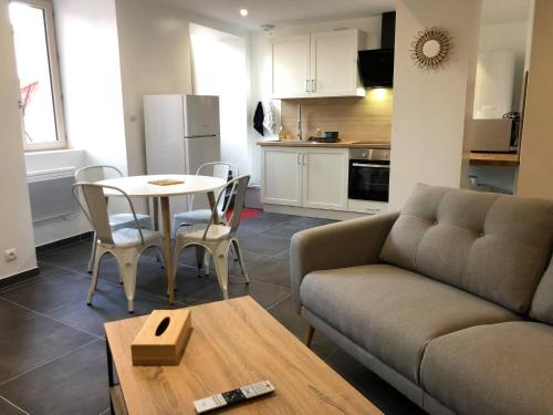 Montbard Apartment | Montbard appartements au centre historique chez Delphine et Guillaume