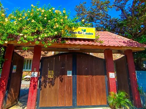 Alaminos Bed & Breakfast | Monte Rio Gardens Bed & Breakfast