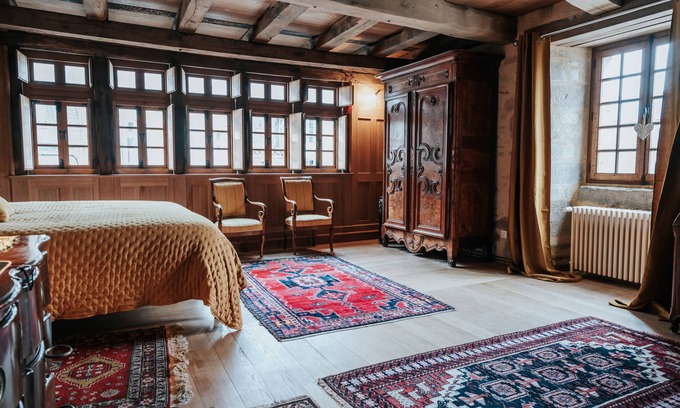 Landerneau House | Monument Historique du Xviième Siècle en Centre Ville