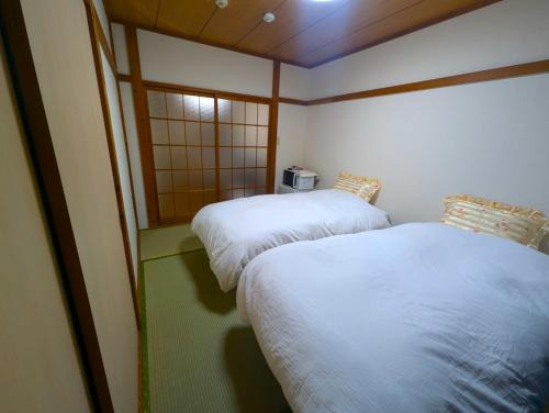 Takatsu Apartment | Moon Rising 102