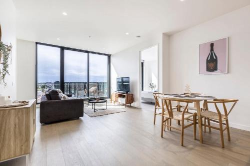 Moonee Ponds Apartment | Moonee Valley Park with parking