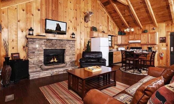 Gatlinburg - Pigeon Forge Cabin | Moonshine Holler