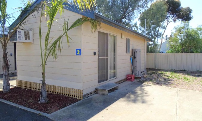 Moonta Bay House | Moonta Bay Cabins - Cabin 2